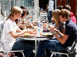 Brighton Language College - Teeanger beim Lunch